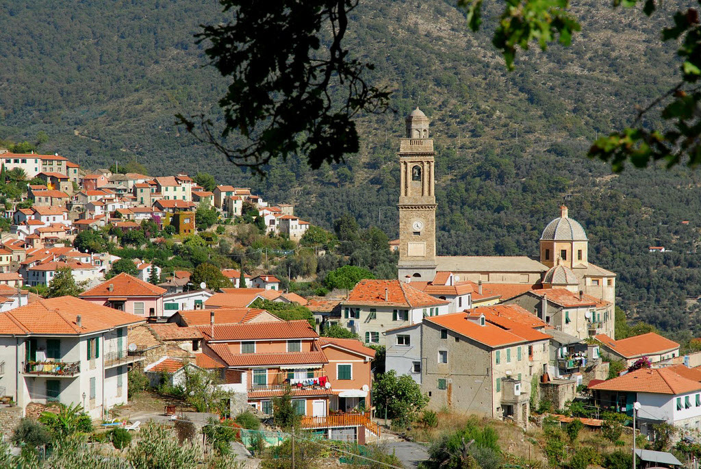 Marina italy. Диано-Марина. Диано Марино Италия город. Диано Марина Италия фото. Диана Марина Италия.