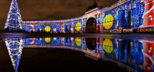 Световое шоу на Дворцовой